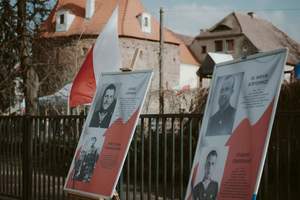 Żołnierze Wykleci na plakatach.