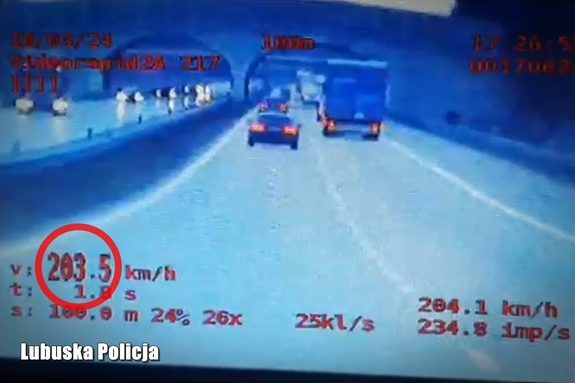 Jechał ponad 200 km/h drogą ekspresową S3 – policjanci przerwali niebezpieczną jazdę